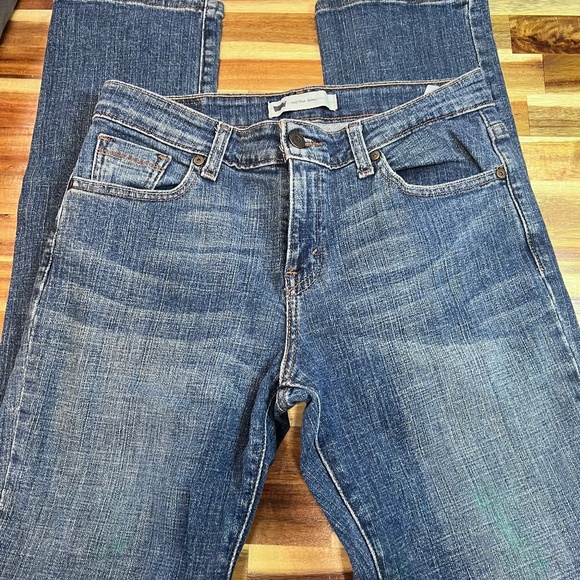 Ladies Levis, mid rise, skinny, size 6, dark blue stone wash - Picture 1 of 8